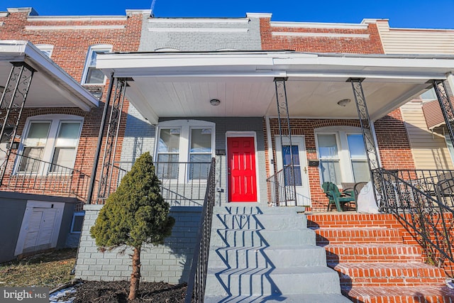 view of front facade featuring a porch