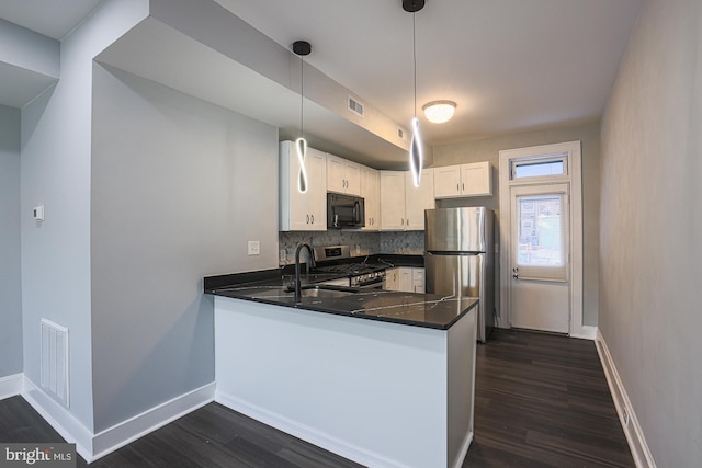 kitchen with sink, hanging light fixtures, kitchen peninsula, stainless steel appliances, and white cabinets