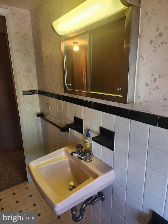 bathroom featuring sink, tile walls, and tile patterned floors