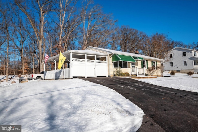 view of front of property