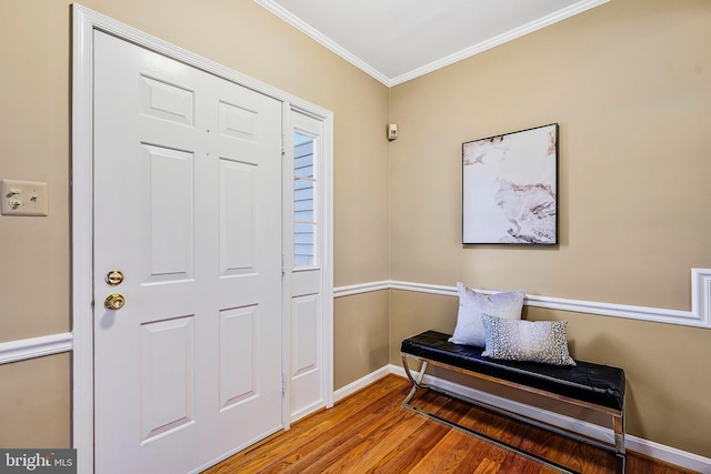 entryway featuring crown molding, baseboards, and wood finished floors