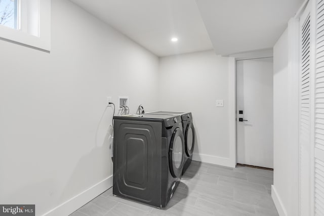 washroom featuring recessed lighting, laundry area, washer and clothes dryer, and baseboards