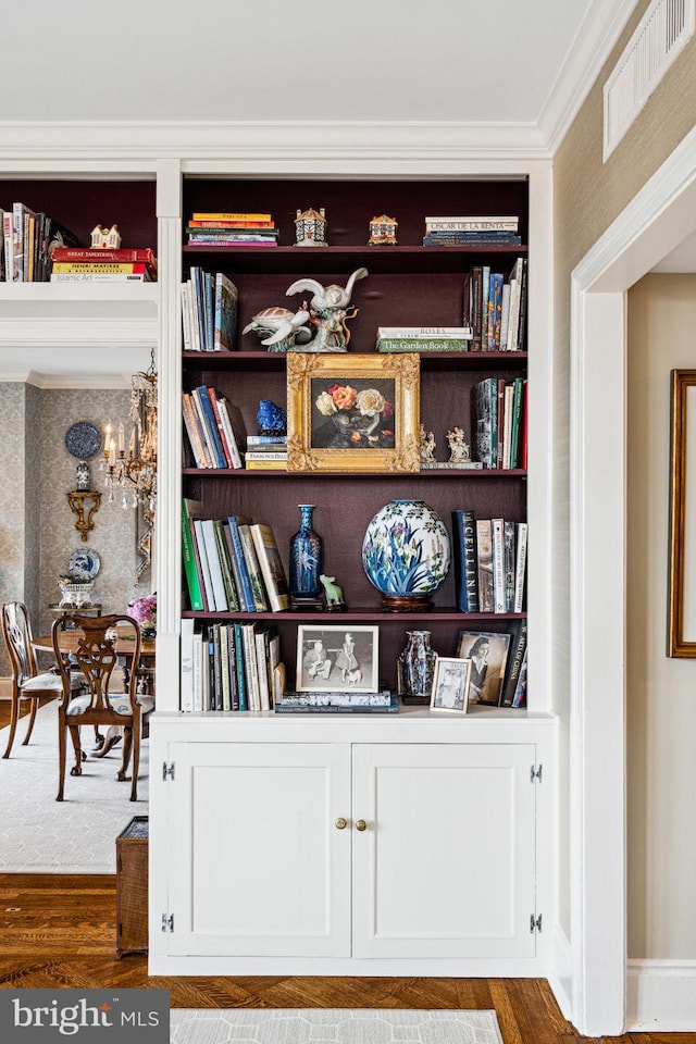 room details with ornamental molding and wood-type flooring