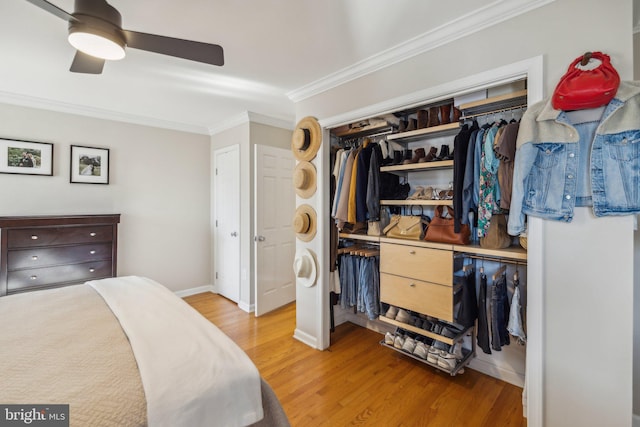 bedroom with hardwood / wood-style floors, ornamental molding, a closet, and ceiling fan