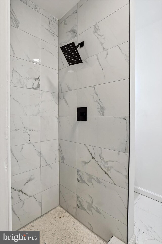 bathroom with a tile shower