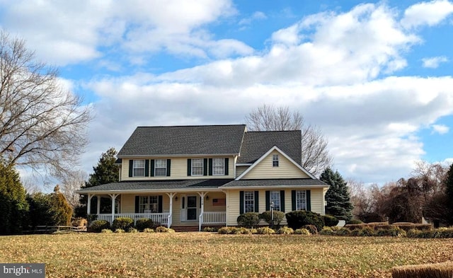 view of front of property featuring a porch and a front yard