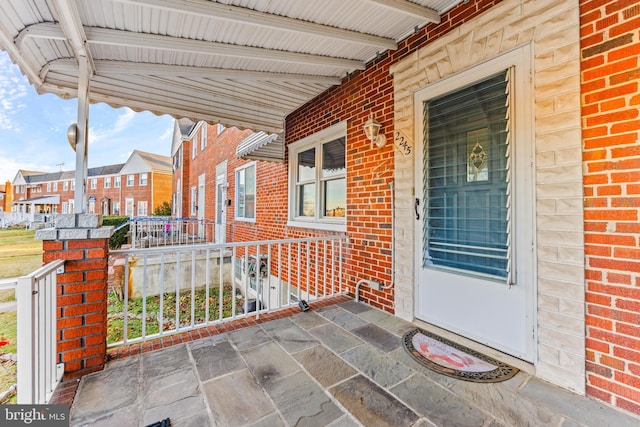 property entrance featuring a porch