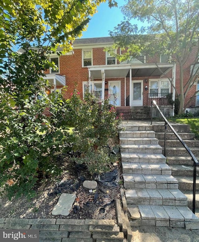 view of front facade featuring a porch