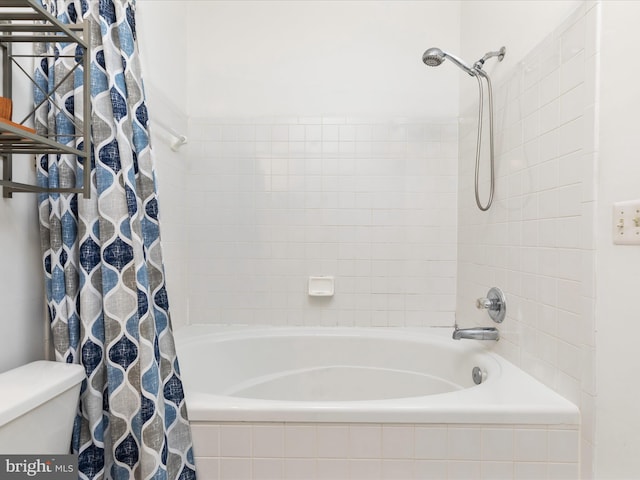 bathroom featuring shower / tub combo with curtain and toilet