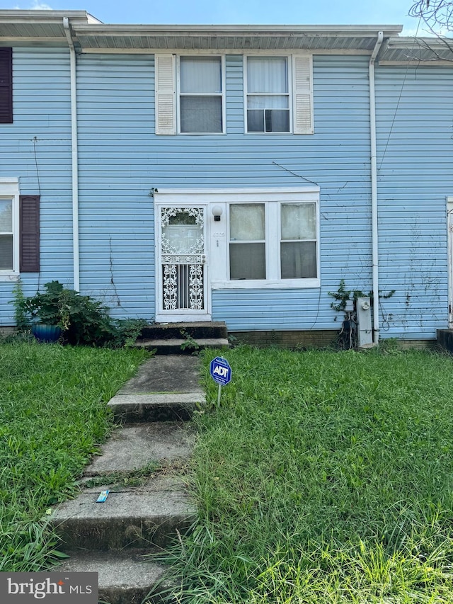 view of front of house with a front yard