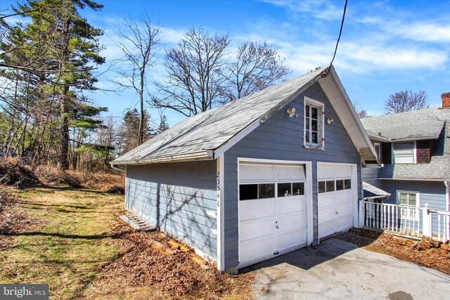 view of detached garage