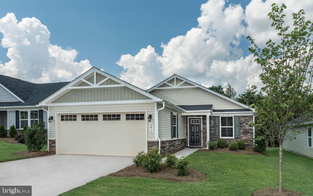 craftsman-style home featuring a garage and a front lawn