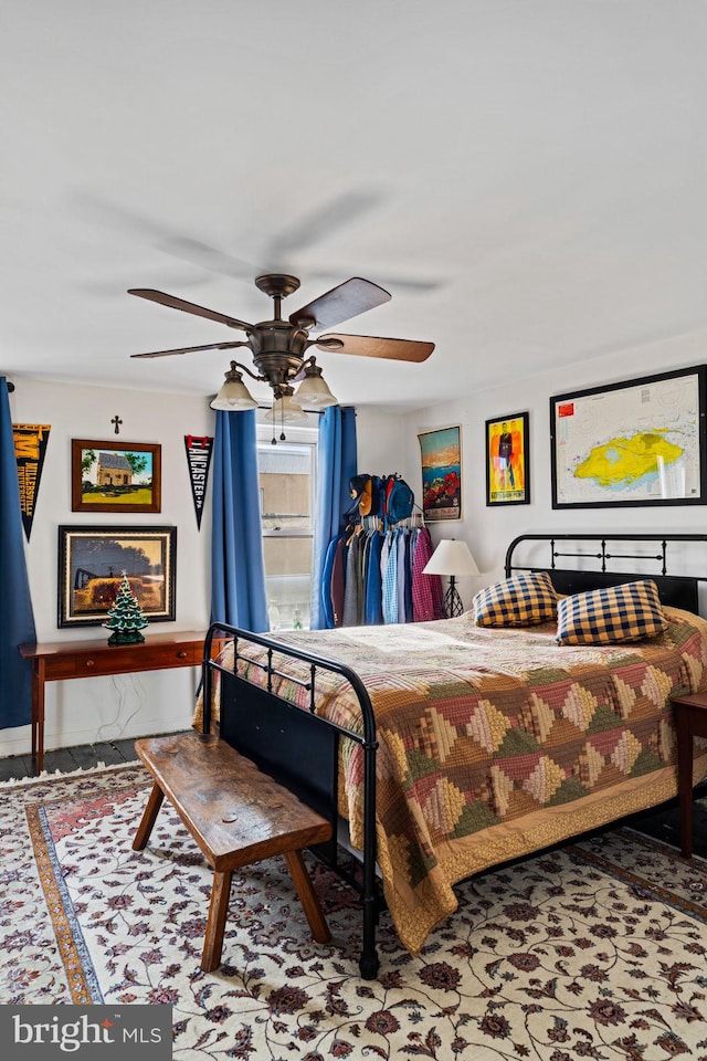 bedroom featuring ceiling fan