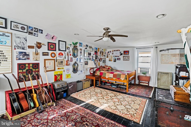 bedroom featuring ceiling fan