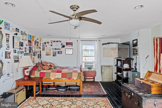 living room featuring ceiling fan