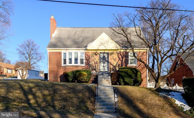 view of front of property with a front yard