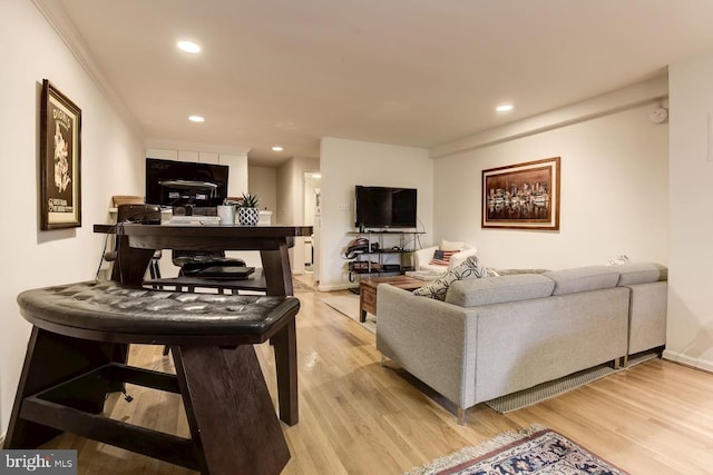 living area featuring light wood-type flooring, baseboards, and recessed lighting