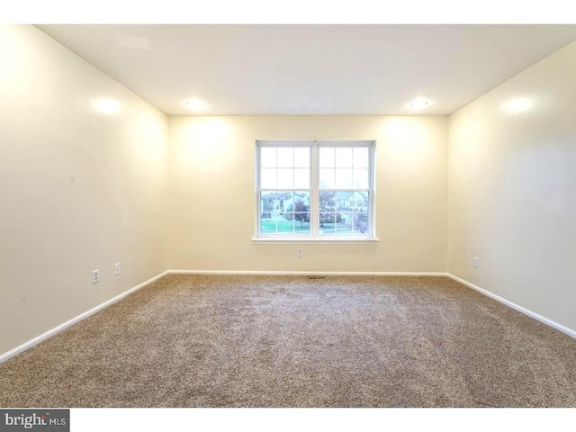 spare room with carpet flooring