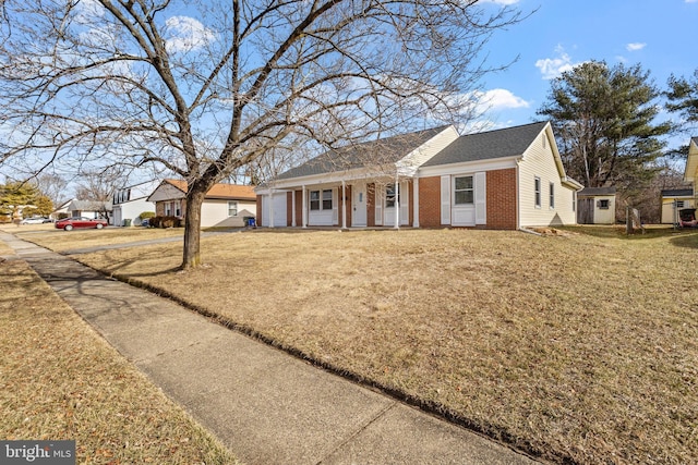 view of front of home featuring a front lawn