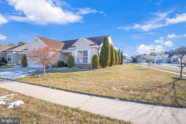 view of front facade with a front yard