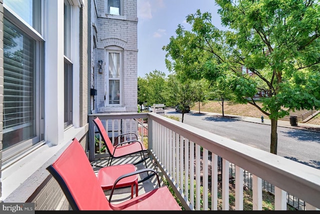 balcony featuring covered porch