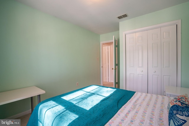 bedroom with a closet