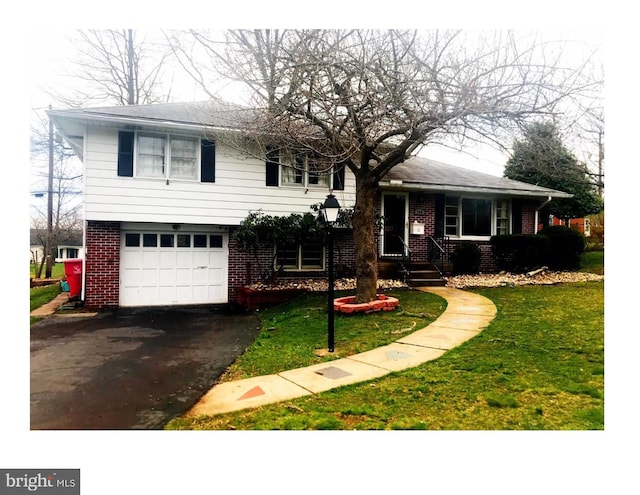 view of front of property featuring a garage and a front yard