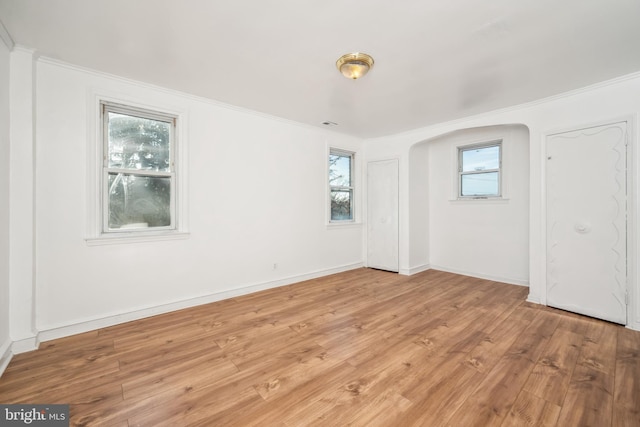 unfurnished room with crown molding and light hardwood / wood-style flooring