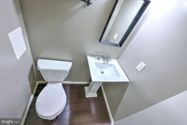 bathroom featuring toilet and sink