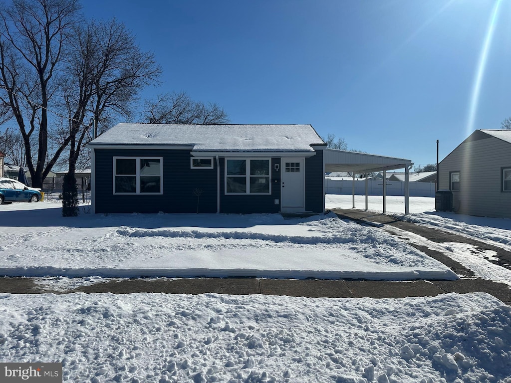 view of front of property