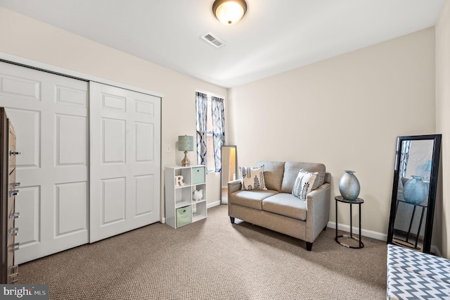 sitting room with carpet