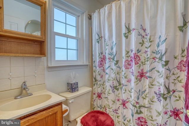 bathroom featuring tasteful backsplash, vanity, toilet, and a shower with shower curtain