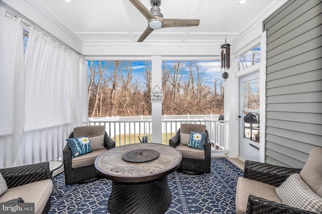 sunroom with ceiling fan