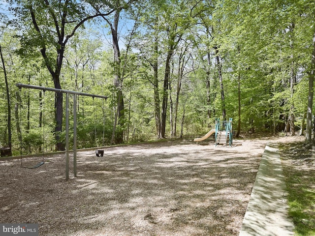 6422 Frothingham Ct, Elkridge, MD 21075 - view of yard