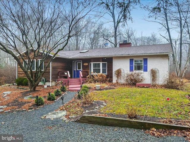 single story home featuring a front yard