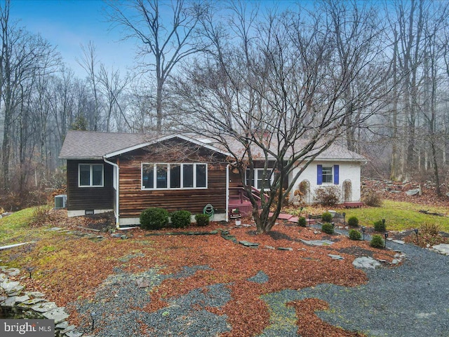 ranch-style home featuring cooling unit