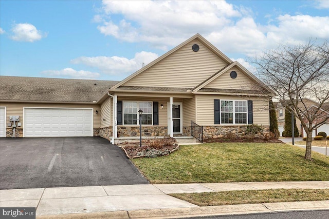 view of front facade featuring a garage and a front yard