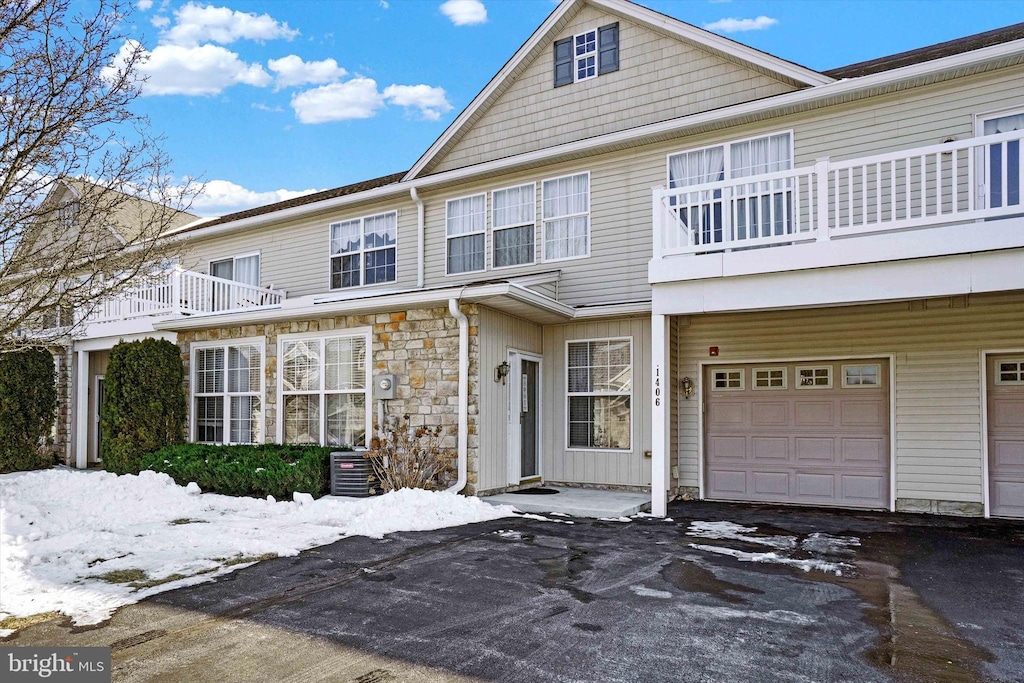 townhome / multi-family property featuring a garage