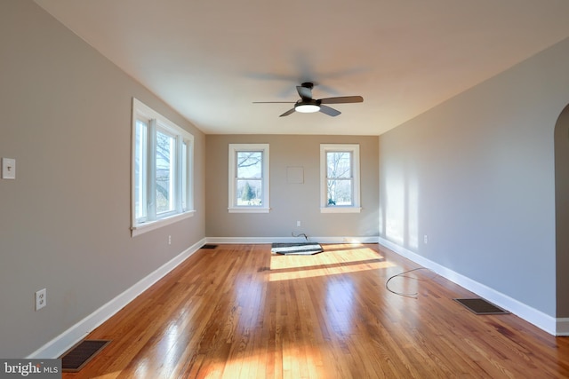 unfurnished room featuring light hardwood / wood-style flooring and ceiling fan