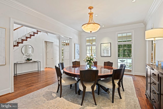 dining room featuring crown molding and light hardwood / wood-style floors