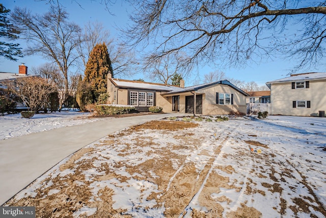 view of front of property