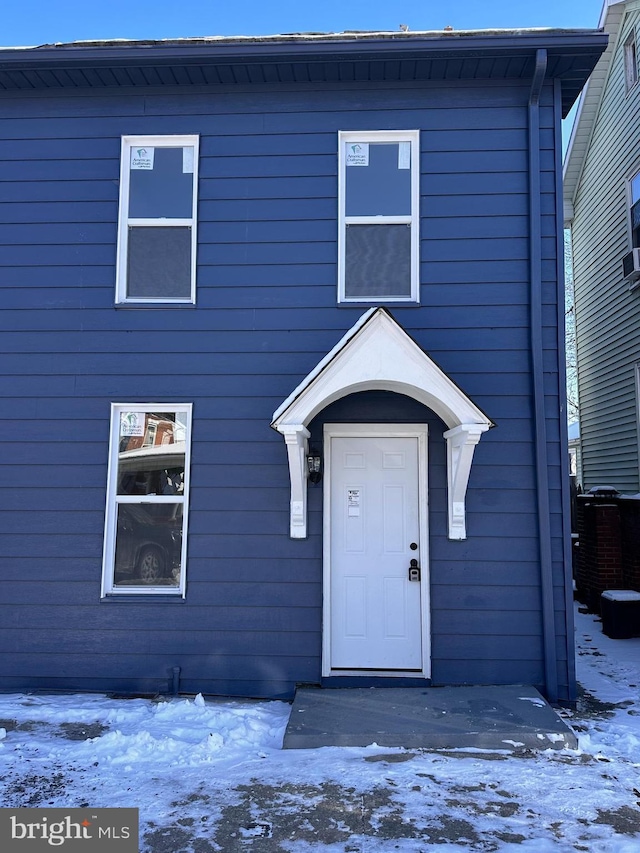 212 Logan St, Lewistown, PA 17044 - view of front facade featuring central air condition unit