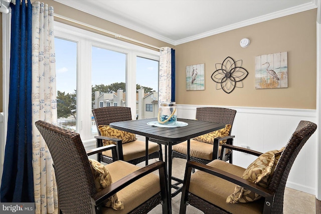 dining room with crown molding