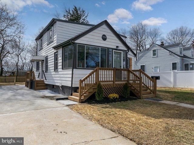 view of front of property