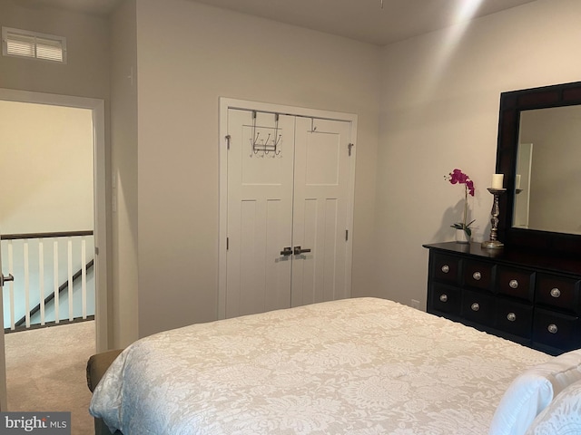 bedroom featuring carpet floors and a closet