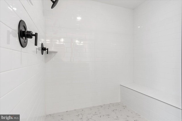 bathroom featuring tiled shower