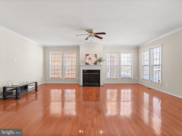 living room with crown molding, light hardwood / wood-style floors, and ceiling fan