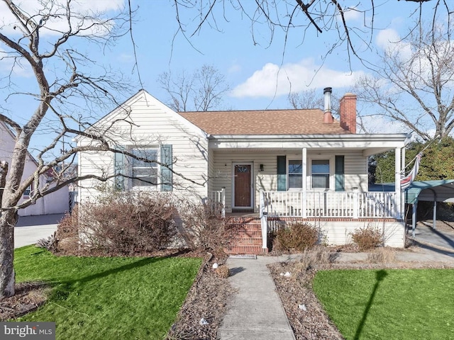 bungalow-style house featuring a front lawn and covered porch