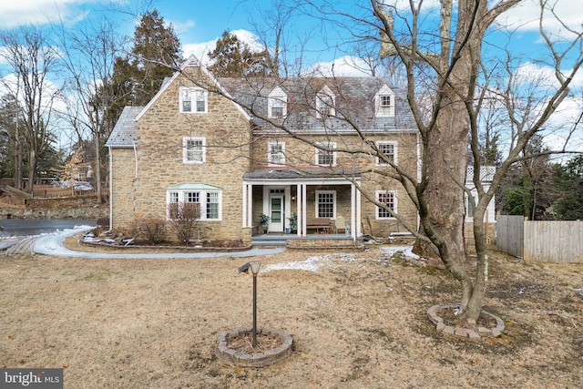 view of front of property featuring a porch