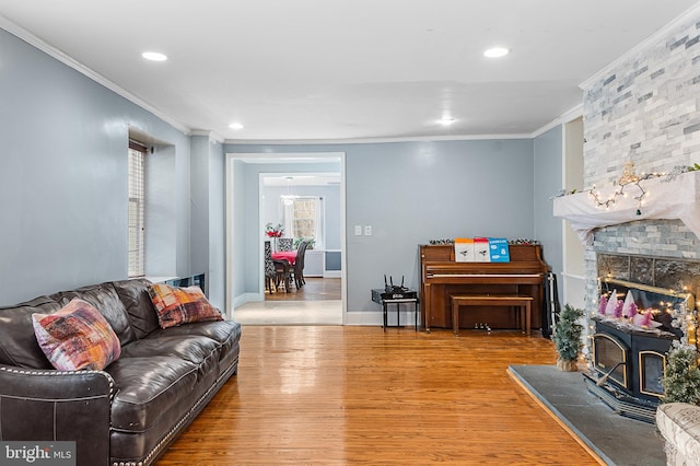 living room with crown molding and hardwood / wood-style floors